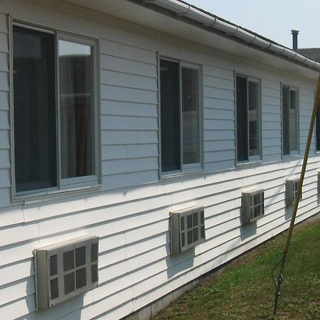 Chapel Hill Motel Brevort Exteriér fotografie