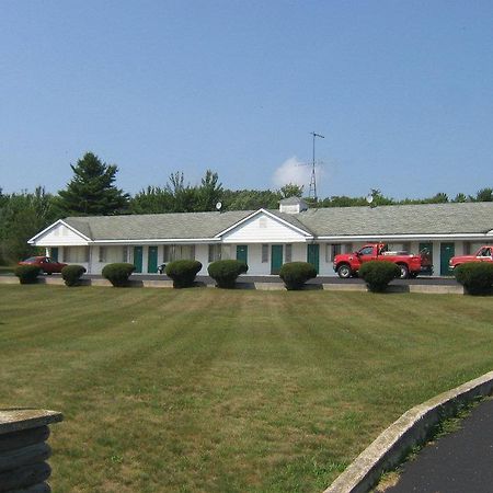 Chapel Hill Motel Brevort Exteriér fotografie