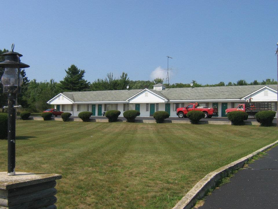 Chapel Hill Motel Brevort Exteriér fotografie